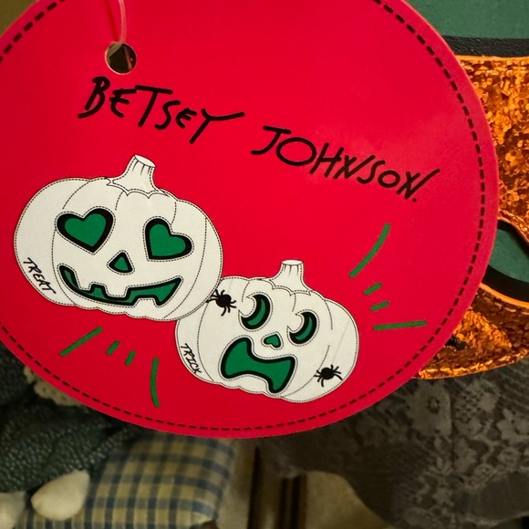 Betsey Johnson Halloween Jack O Lantern Glow Dark Pumpkin Crossbody Bag NWT - Picture 9 of 16